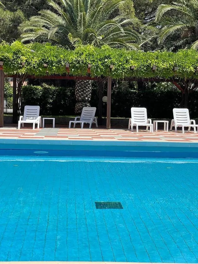 Maricampo Monolocale Con Piscina E Parcheggio contacts